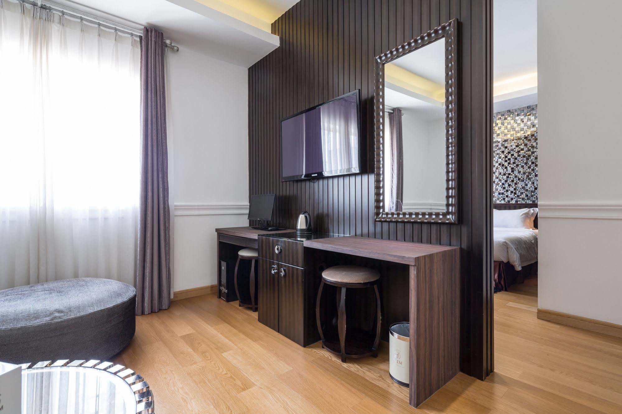 A&Em Hai Ba Trung Hotel Хошимин Екстериор снимка