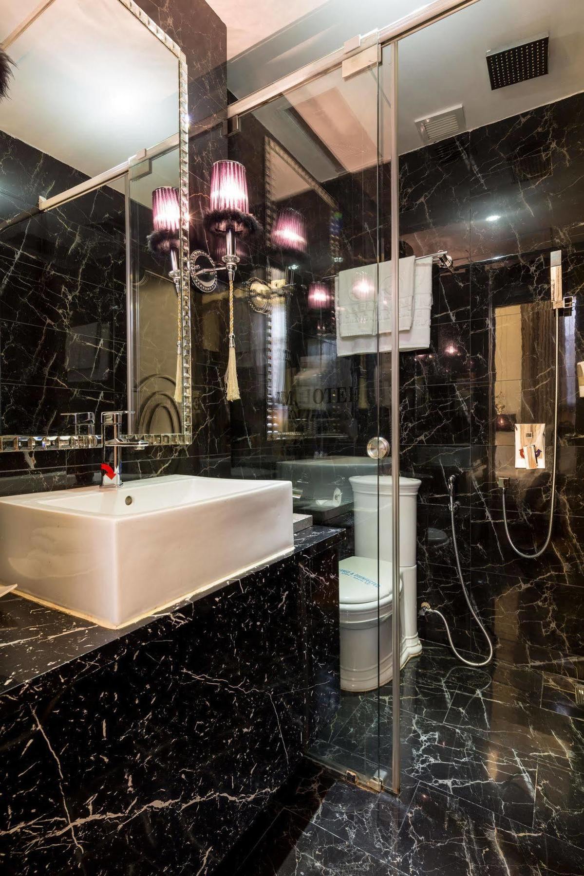 A&Em Hai Ba Trung Hotel Хошимин Екстериор снимка