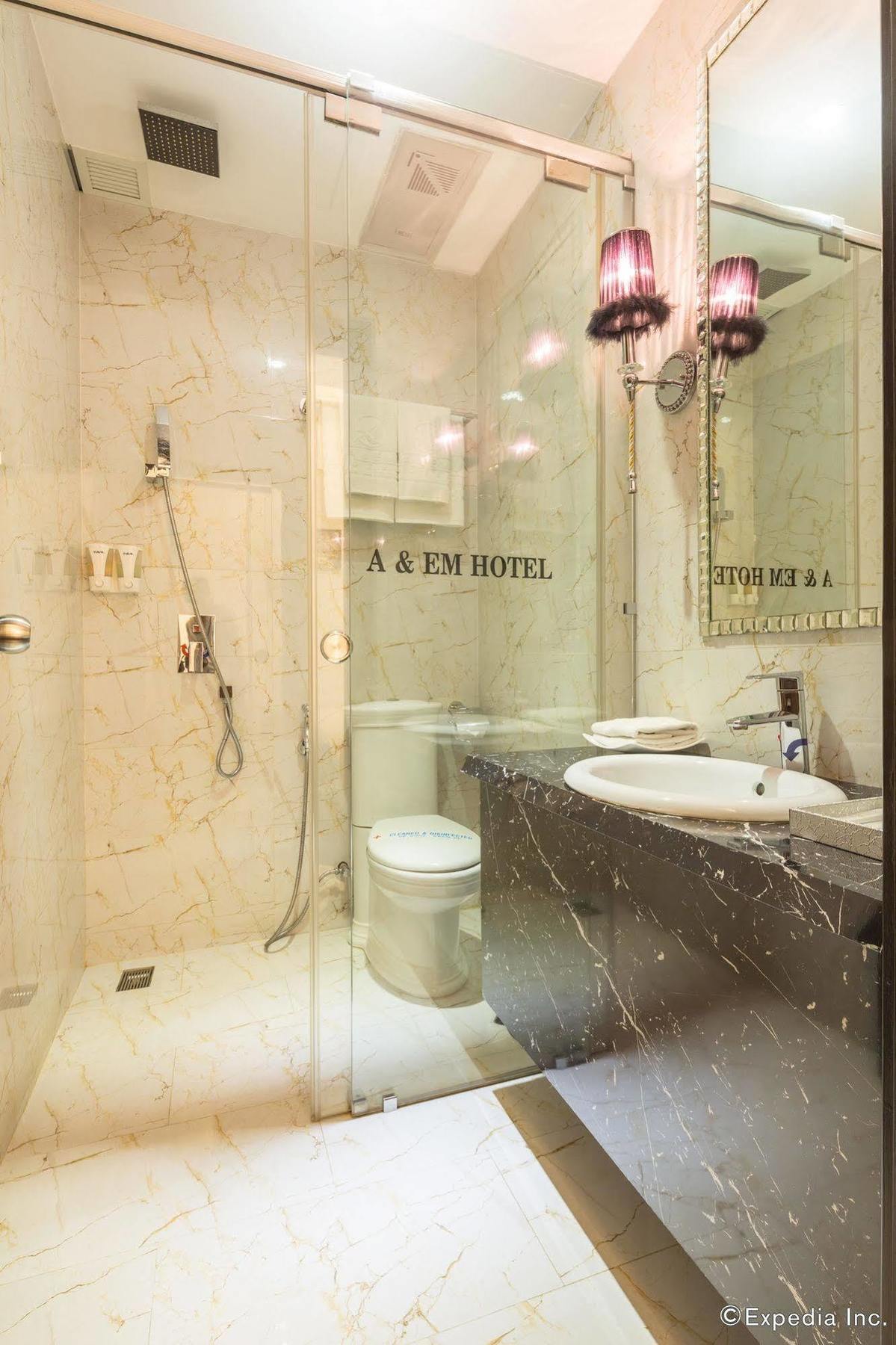 A&Em Hai Ba Trung Hotel Хошимин Екстериор снимка
