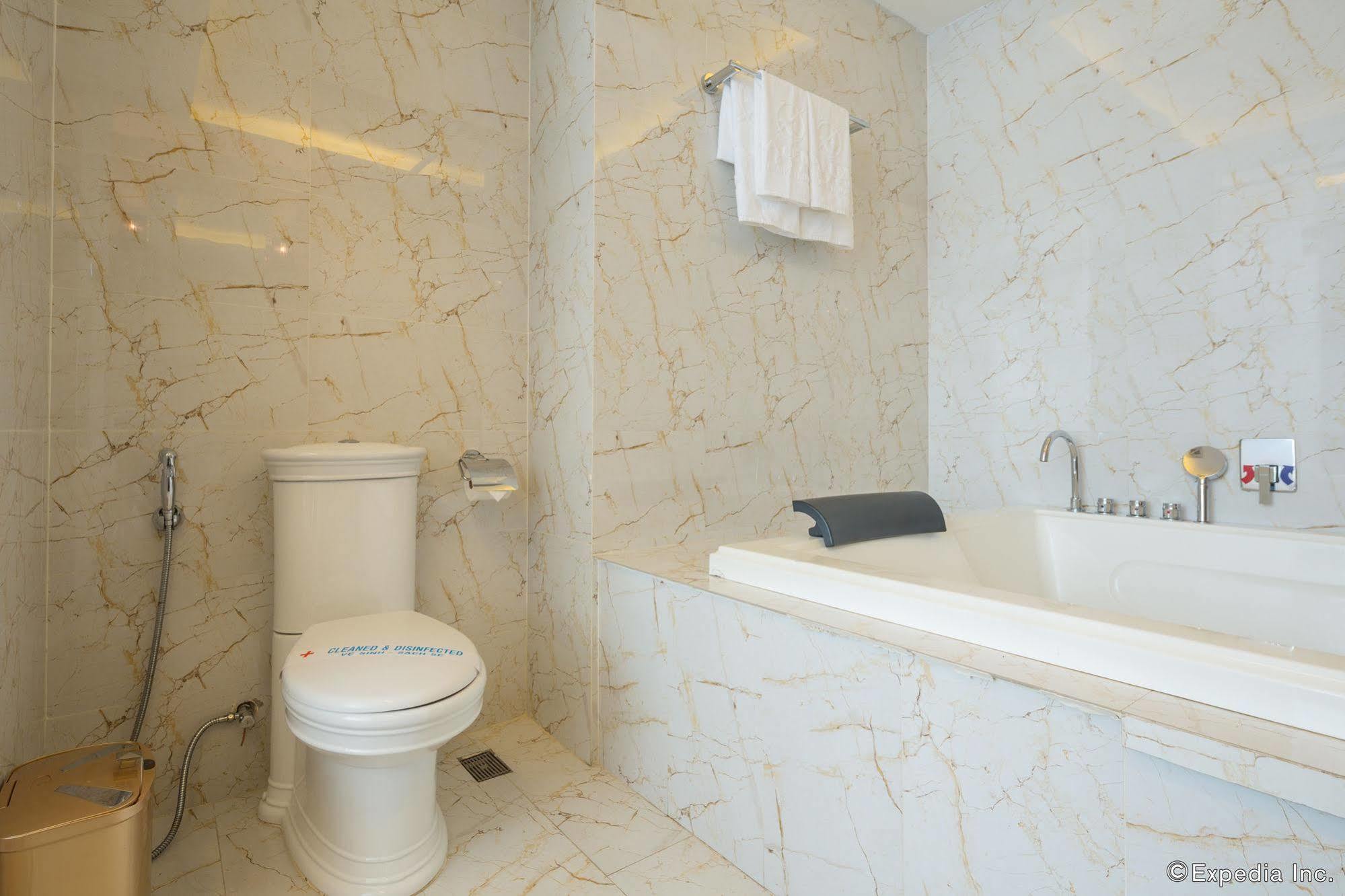A&Em Hai Ba Trung Hotel Хошимин Екстериор снимка