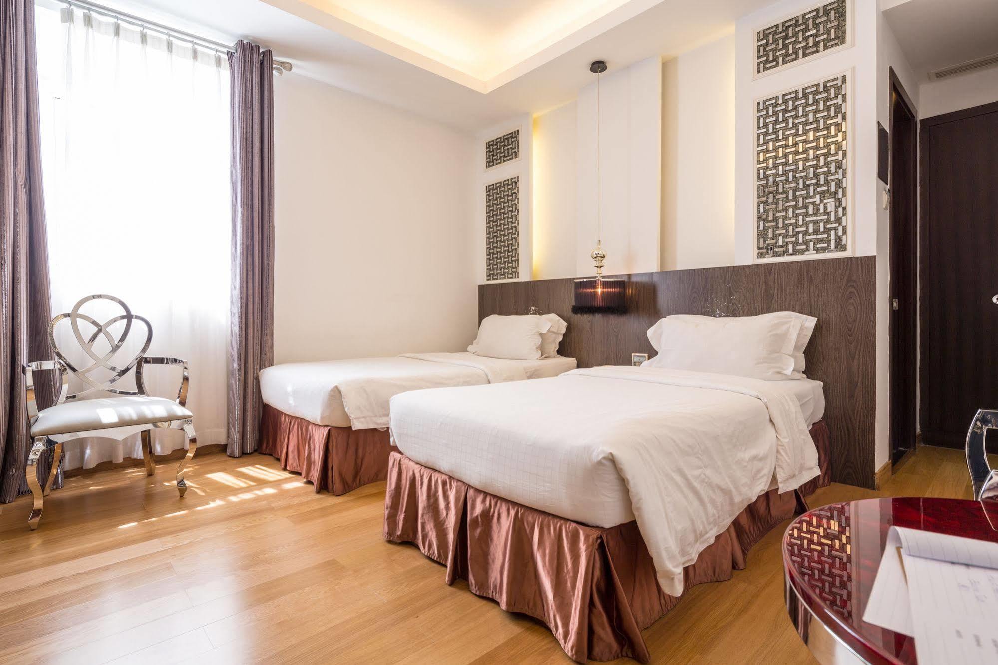 A&Em Hai Ba Trung Hotel Хошимин Екстериор снимка